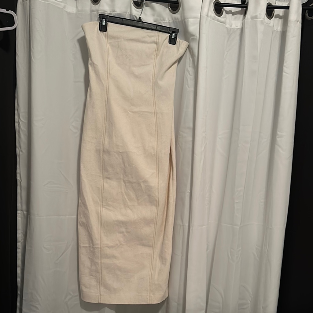 Elegant Cream Strapless Dress Nwt, Very Form Fitting And Sexy